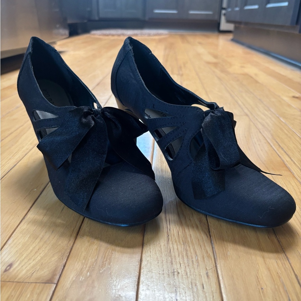 Ann Marino Women’s Black Bow Accent Heels size 9M